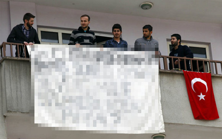 Muş'ta Gül'e ilginç pankart!