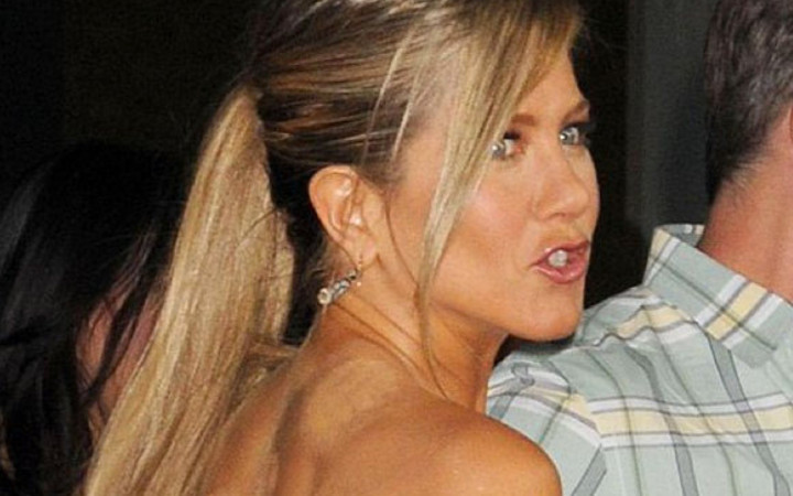 Jennifer Aniston'ın sırtına ne oldu?