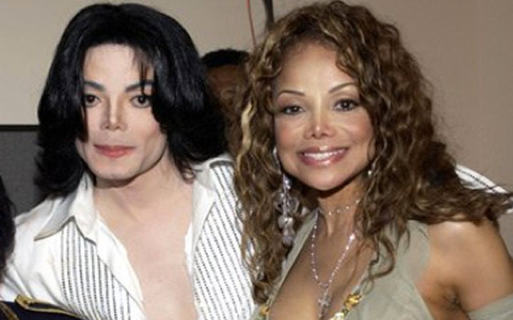 Jackson'ın hayaleti evin içinde dans ediyor!