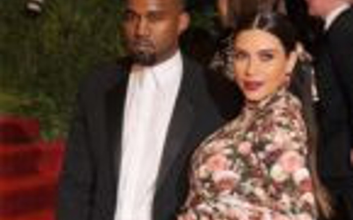 Kıyafetiyle öyle bir dalga geçti ki...