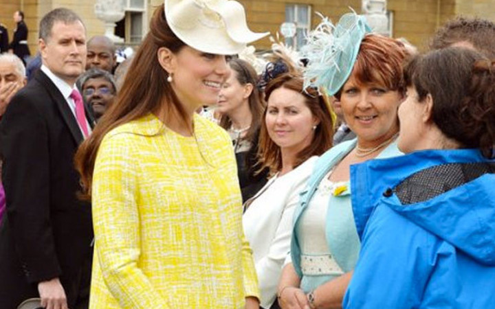 Cambridge Düşesi'nin karnı burnunda