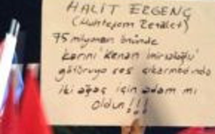 Ak Parti mitinginde edepsiz pankart!