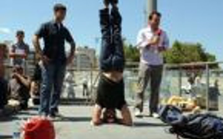 Bu da amuda duran adam