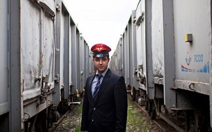 Issız istasyonların yalnız bekçileri