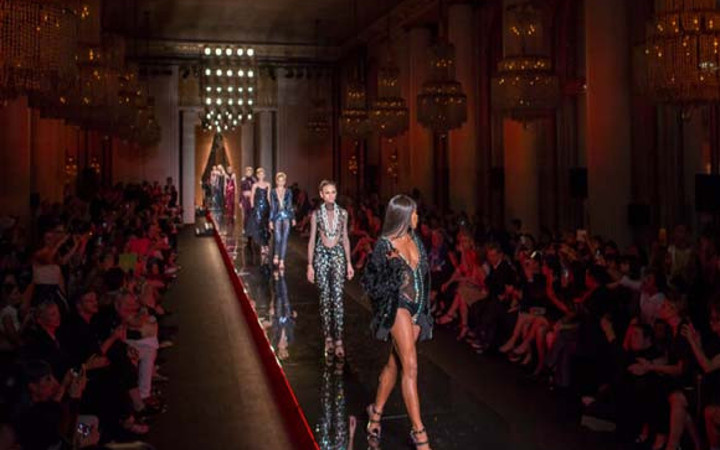 Gençlere taş çıkarttı!