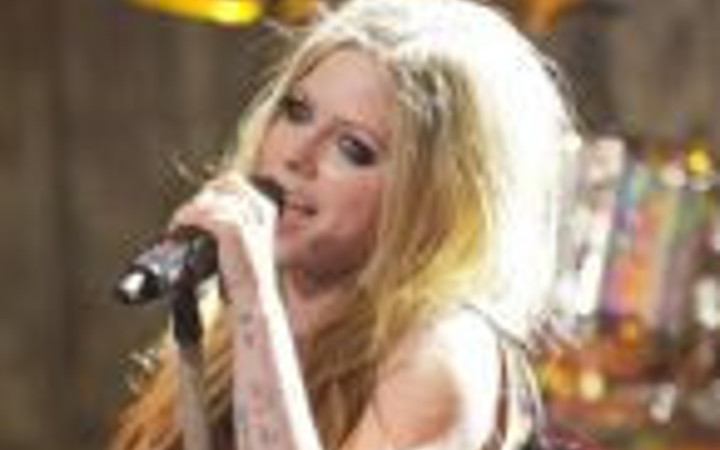 Avril'ın ilginç gelinlik seçimi