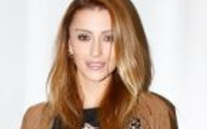 Özge Ulusoy'un şaşırtan göbek deliği