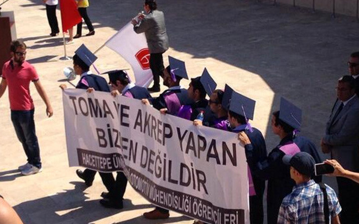 Mezuniyet töreninde direndiler