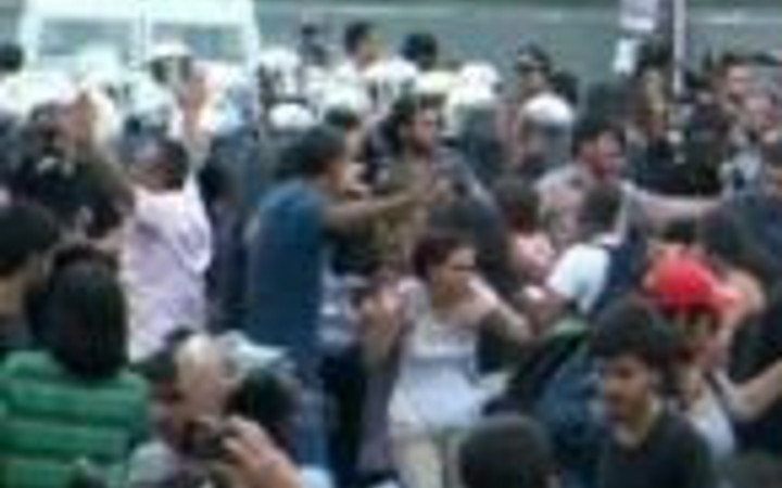 Galatarasay Lisesi önünde arbede