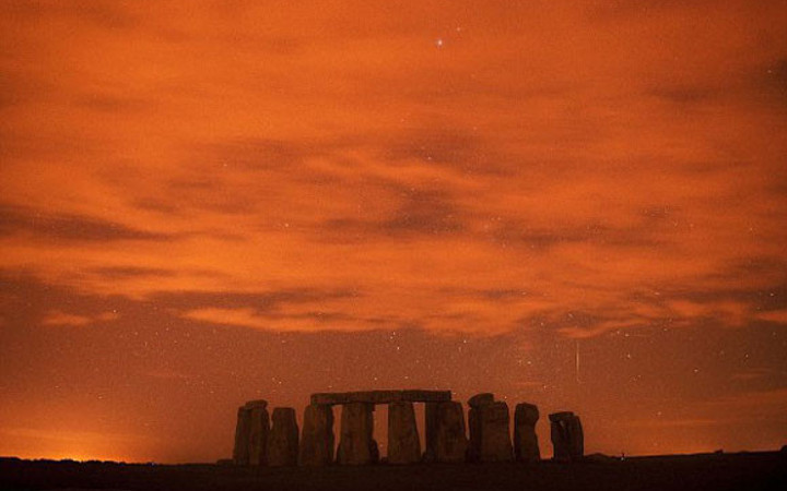 Dünya'ya gökten 'taş' yağdı