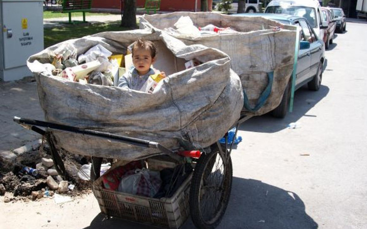 Bu çocuk her yerde aranıyor