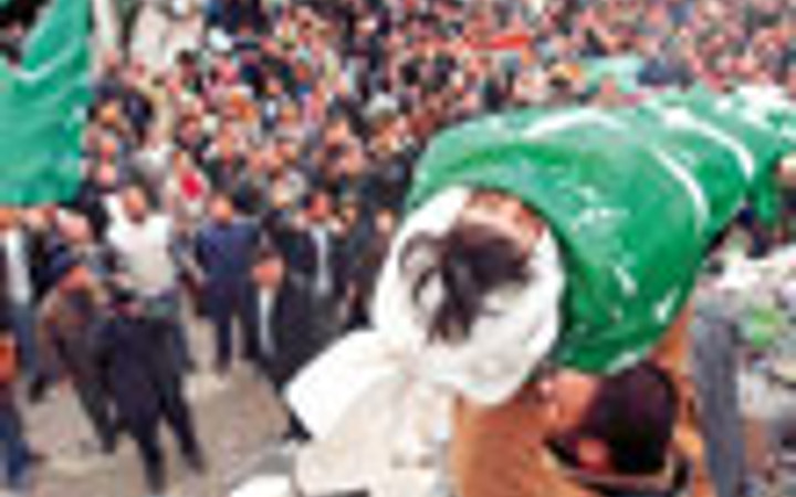 İsrail'in vahşeti çocukları vurdu!