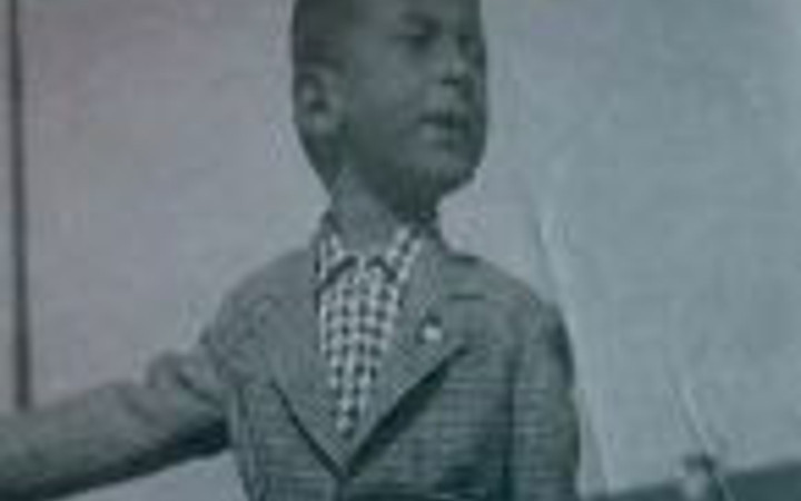 Tuncel Kurtiz'in çocukluğu