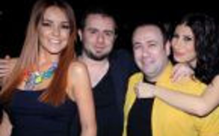 Ünlüleri buluşturan doğum günü