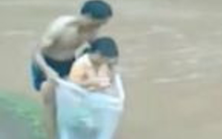 Nehiri çöp poşeti içinde gidiyorlar