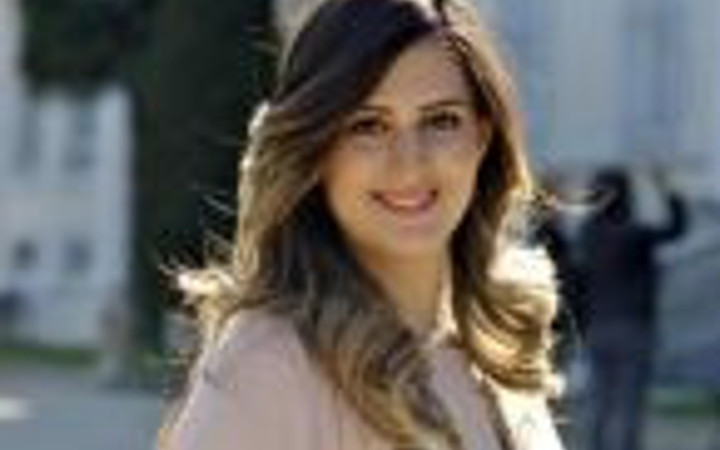 Abdülhamit'in güzeller güzeli torunu sunucu oluyor