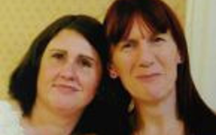 Kadın oldu, eski karısıyla eşcinsel evlilik yaptı