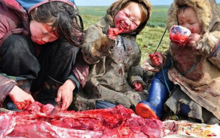 Bu kabilenin en büyük özelliği çiğ et yemeleri