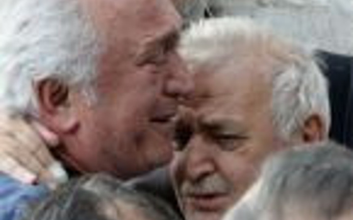 Eski vekilin eşi ve kızına son veda