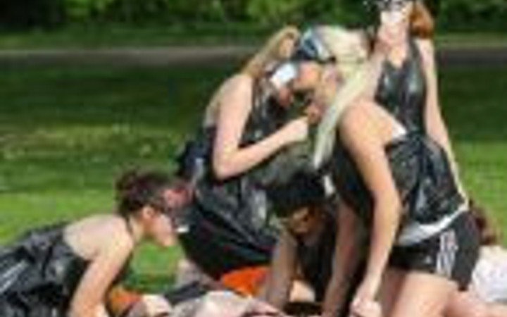 Böyle mezuniyet töreni görülmedi! Kendilerinden geçtiler