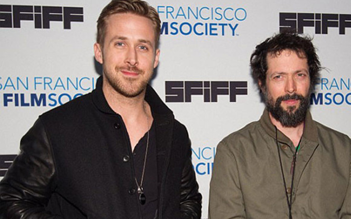 Ryan Gosling kolyesi ile kafa karıştırdı!