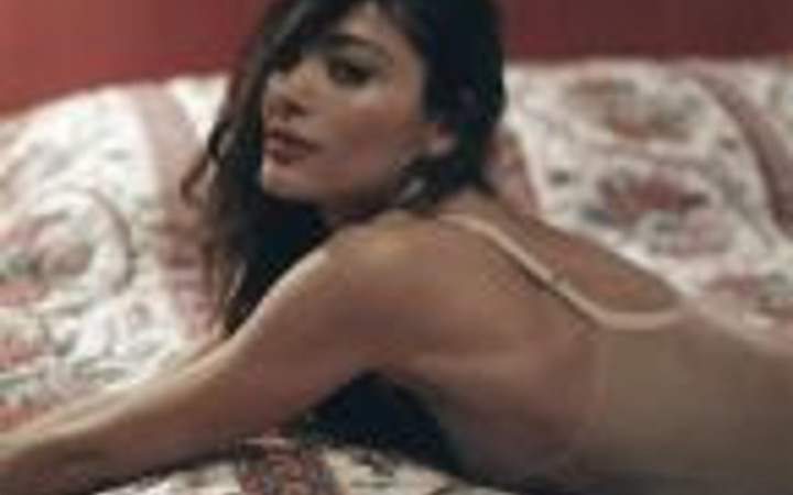 Fransız güzel yine bir Türk'le yakalandı