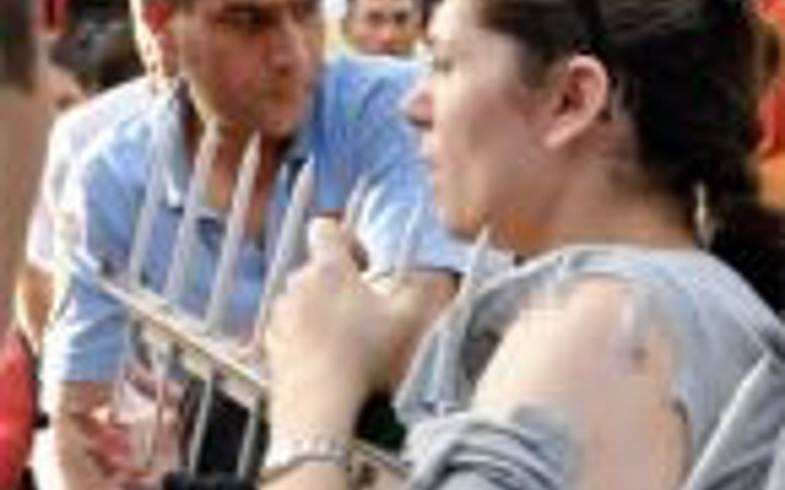 Koluna demir çubuk saplandı