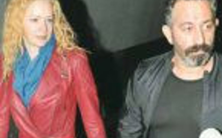 Eski eşi yeni sevgilisiyle tanıştı