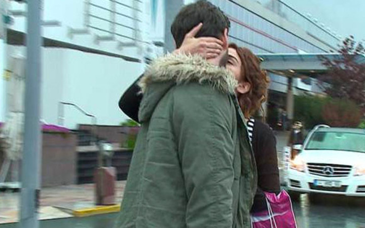 Ünlü isimler dudak dudağa yakalandı