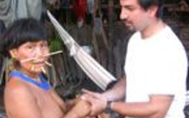 Kayıp annesini Amazon kabilesinde buldu