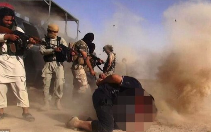 IŞİD'in yeni infaz görüntüleri ortaya çıktı! +18