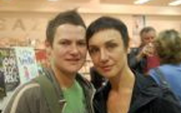 Kocasını bırakıp dadıyla kaçtı