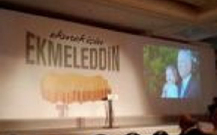 İhsanoğlu'nun seçim sloganı sosyal medyayı salladı