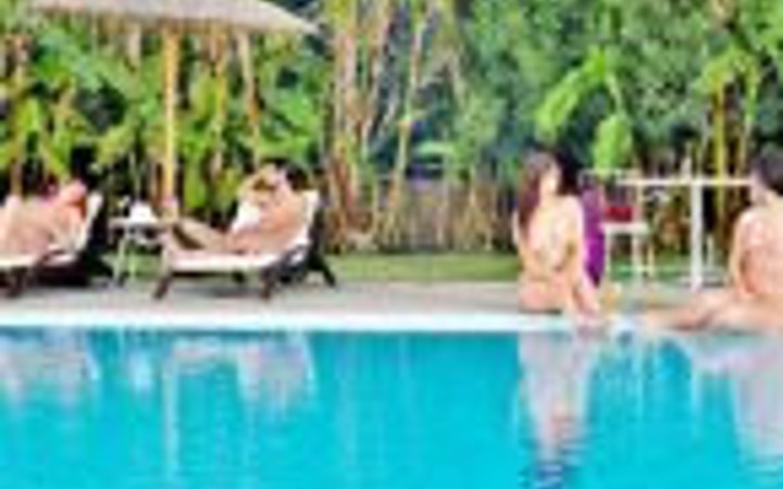 Çıplaklar oteline Türkiye'den büyük ilgi