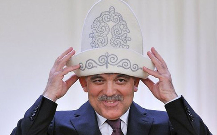 Gül'ün şapkalı fotoğrafları