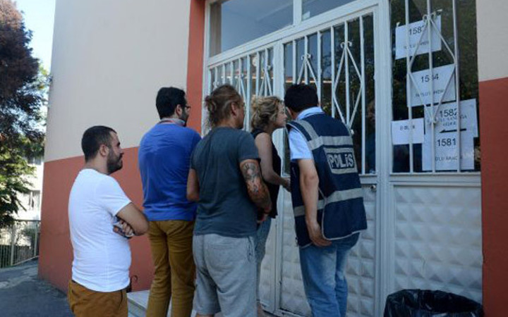 Eski Başbakan oy kullanmadı