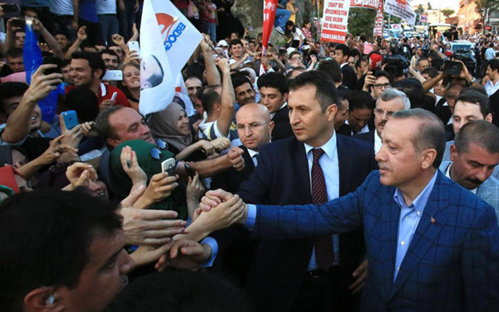 Cumhurbaşkanı Erdoğan halkı selamladı