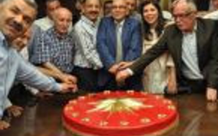 Cumhurbaşkanlığı forslu pasta kestiler