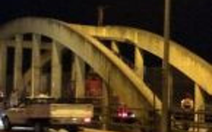 Çıplak halde 2 saat eylem yaptı