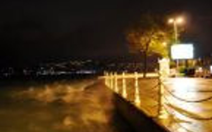 Rüzgarla birlikte etkili olan yağmur zor anlar yaşattı