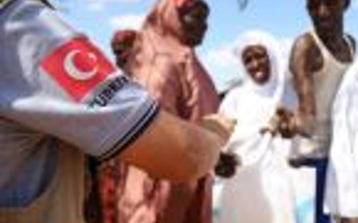 Kenya'da 10 bin kişiye kurban eti dağıtıldı