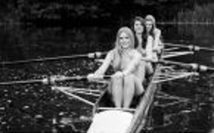 Kürekçi kızlardan cüretkar takvim