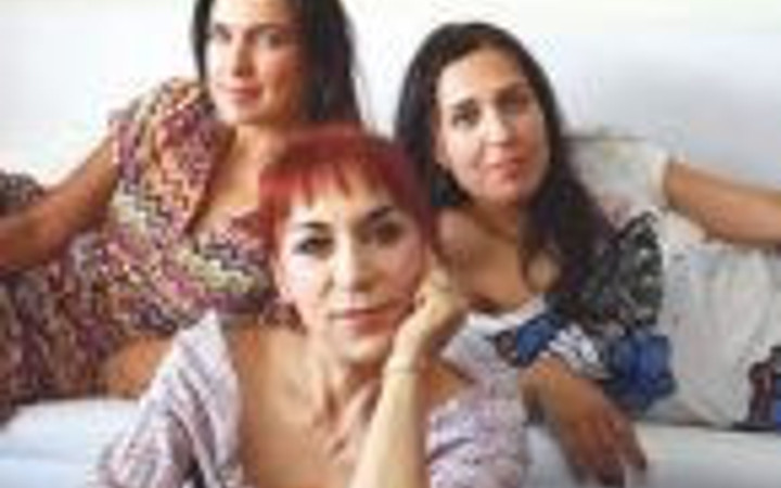 Leman Sam dayanamadı..Gitti...