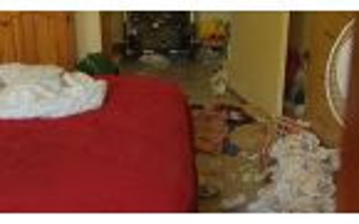 Kocasıyla sevişirken çocuğunu unuttu