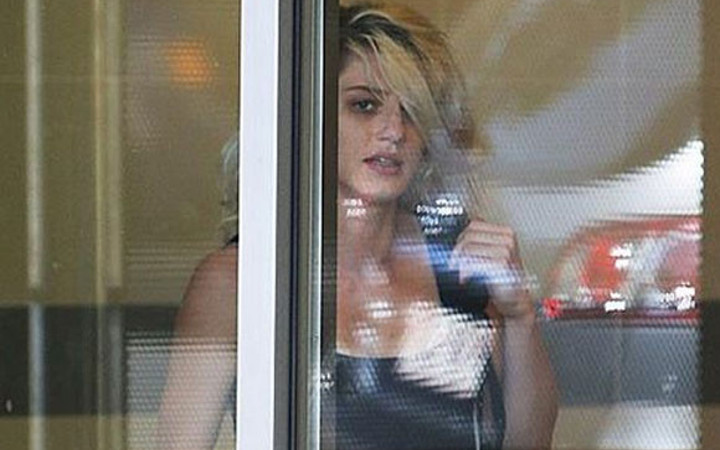 Köpeğiyle cinsel ilişkiye girip videoya çekti!