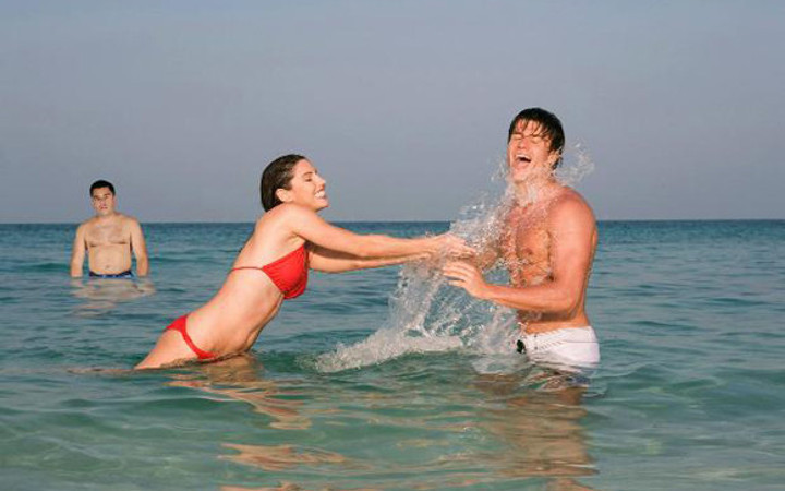 Bu adam orada ne arıyor?