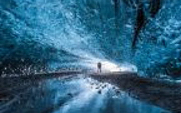 Muhteşem buz mağarası!