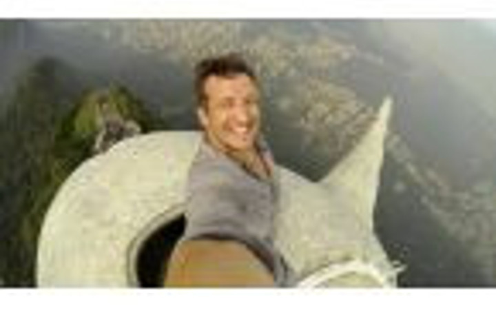 Erkekler daha çok selfie çekiyor