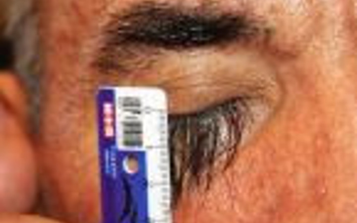 Dünyanın en uzun kirpikli insanı!