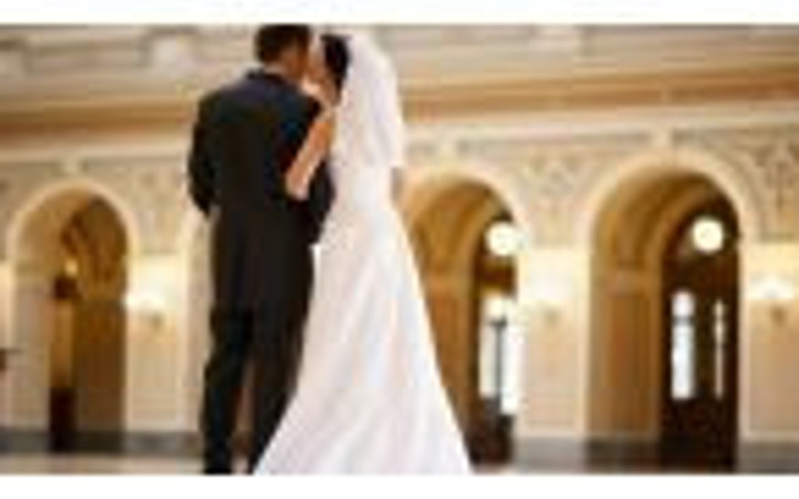 Hayranları ile evlenen ünlüler